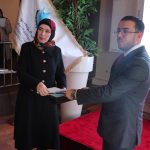 عضو مجلس المفوضية تسلم تقرير منصة الرصد الإلكتروني إلى رئيس المجلس الوطني للحريات وحقوق الإنسان