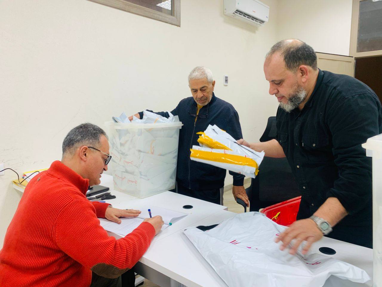 متابعات وصول صناديق استمارات نتائج انتخاب بلدية تاجوراء من مكتب الإدارة الانتخابية طرابلس إلى مركز العد والإحصاء بالمفوضية