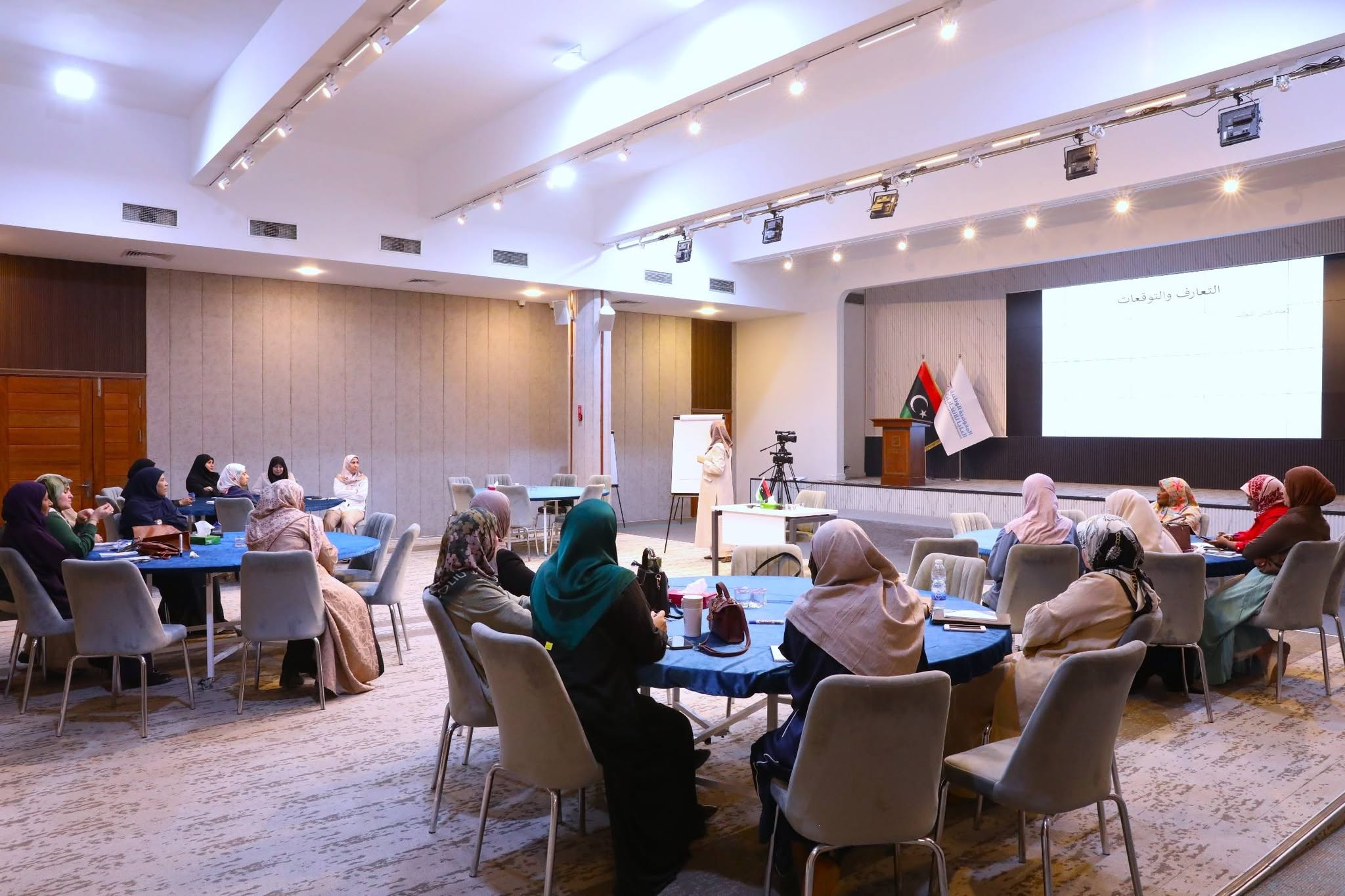 وحدة دعم المرأة تواصل سلسلة تدريبات التطوير المهني والقيادي للمرأة.