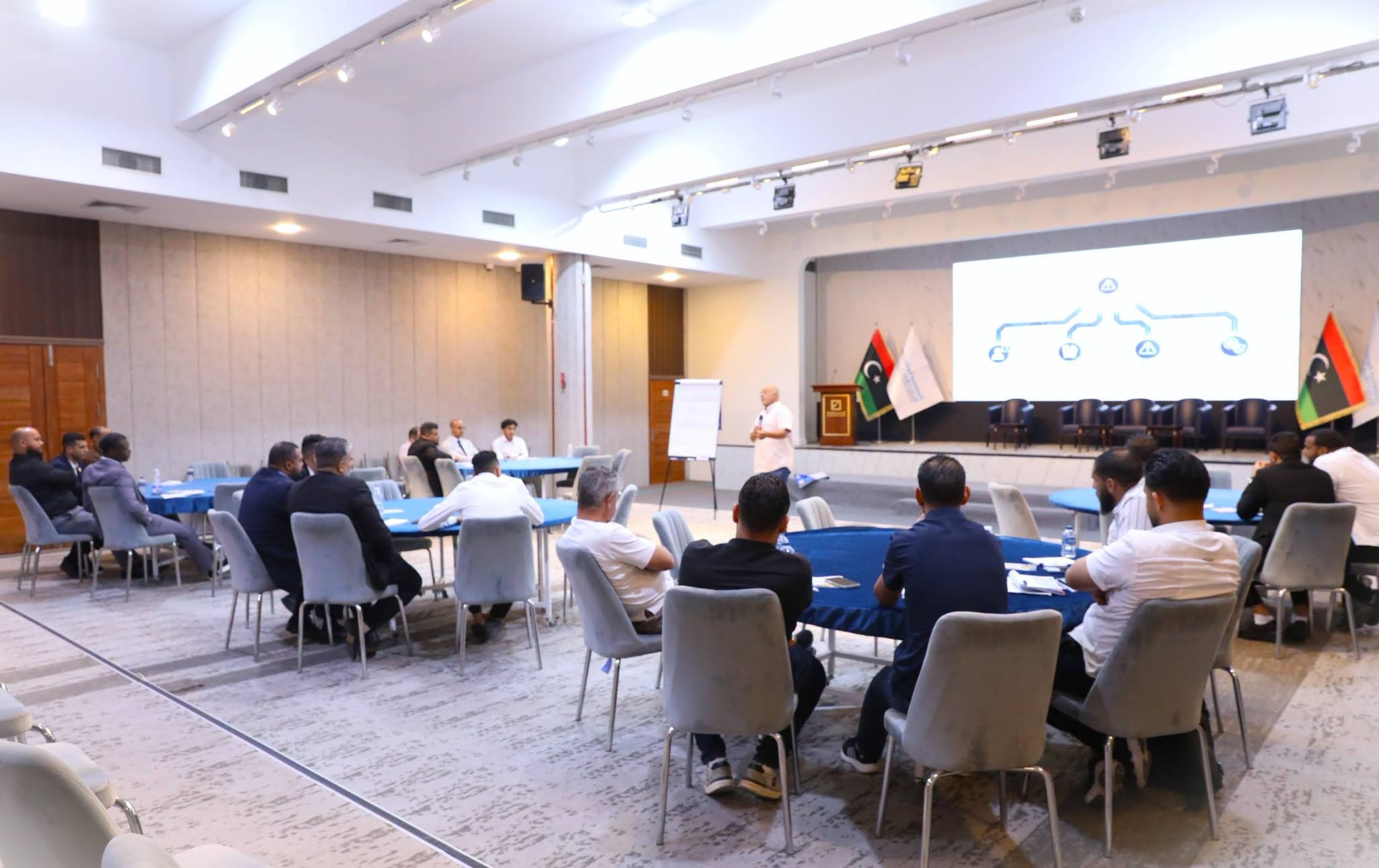 المفوضية تنفذ برنامجا تدريبيا لتأهيل كوادر وزارة الشباب المشرفة على انتخابات المجالس المحلية للشباب في 30 بلدية.