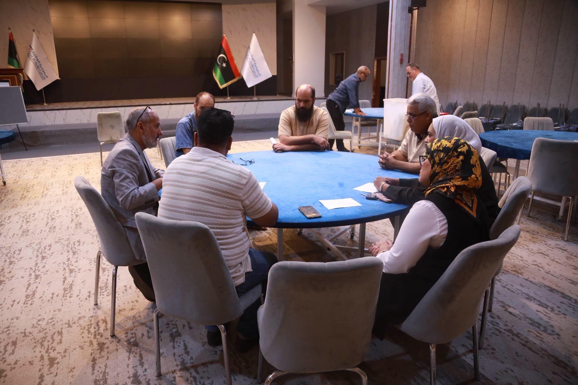 اجتماع تنسيقي بين إدارتي التوعية والتواصل والنقابات لوضع الخطة الإعلامية لتغطية عملية العد والفرز