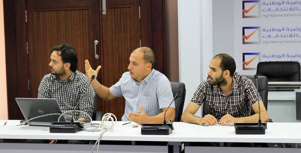 13480075_827899227342869_1237969738_n إدارة البيانات بالمفوضية تستعرض تصميم منظومة تسجيل الناخبين في الخارج