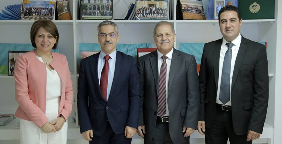 18767564_1023926517741153_826301747529889647_n عقد المكتب التنفيذي الأول للمنظمة العربية للإدارات الانتخابية، الأحد 21 مايو 2017م، اجتماعاً تقابلياً في العاصمة الأردنية عمان، وذلك لمتابعة قرارات الجمعية العامة للمنظمة، والخطة التنفيذية المعتمدة للعام 2017.
حضر الاجتماع السيد/ د.شفيق صرصار رئيس المنظمة ورئيس مجلس الهيئة المستقلة للانتخابات (تونس)، والسيد/ د.زهير أبو فارس رئيس المكتب التنفيذي للمنظمة وعضو مجلس الهيئة المستقلة للانتخاب (الاردن)، والسيد/ عبد الحكيم الشعاب عضو المكتب التنفيذي وعضو مجلس المفوضية الوطنية العليا للانتخابات (ليبيا)، والسيدة/ بدرية البلبيسي الأمينة العامة للمنظمة. مصدر الصور صفحة المنظمة العربية للإدارات الانتخابية